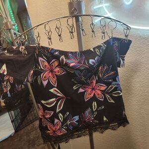 💝💝💝Guess Black Off-Shoulder Floral Lace-Hem Top 💖💖💖